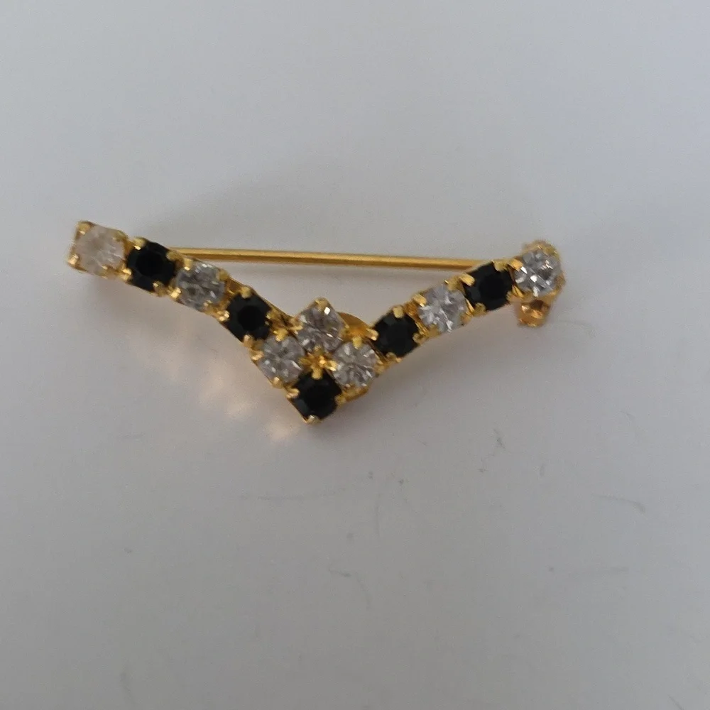 Vintage Chevron Bar Brooch – Gold-Tone with Black & Clear Rhinestones